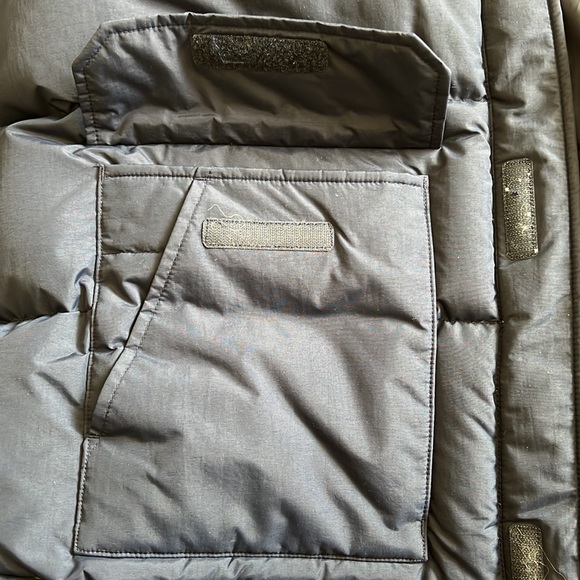 Japanese Uniqlo Down Coat - Picture 4 of 11